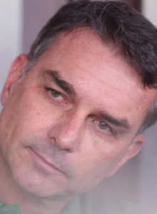 Leia mais sobre o artigo GRAVE: Flávio diz receber ameaça após humorista querer “desligar” Nikolas