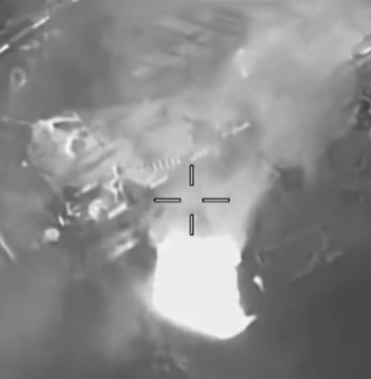 EUA divulgam imagens de bombardeio devastador em Estreito de Ormuz; VEJA VÍDEO