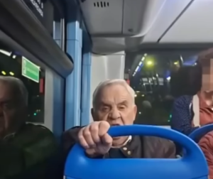 Leia mais sobre o artigo Homem é expulso de ônibus após ataques xenofóbicos contra brasileiro em Portugal; ASSISTA O VÍDEO: